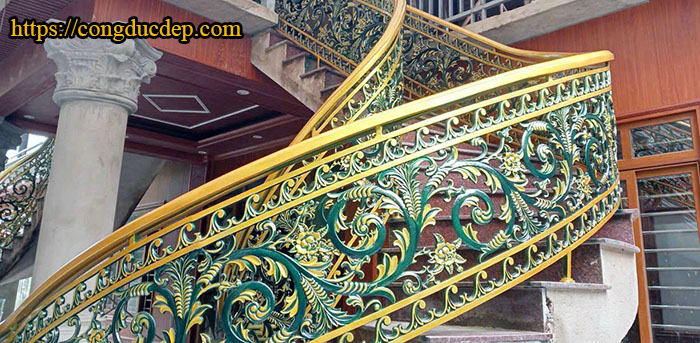 Cầu thang nhôm đúc lượn cho biệt thự
